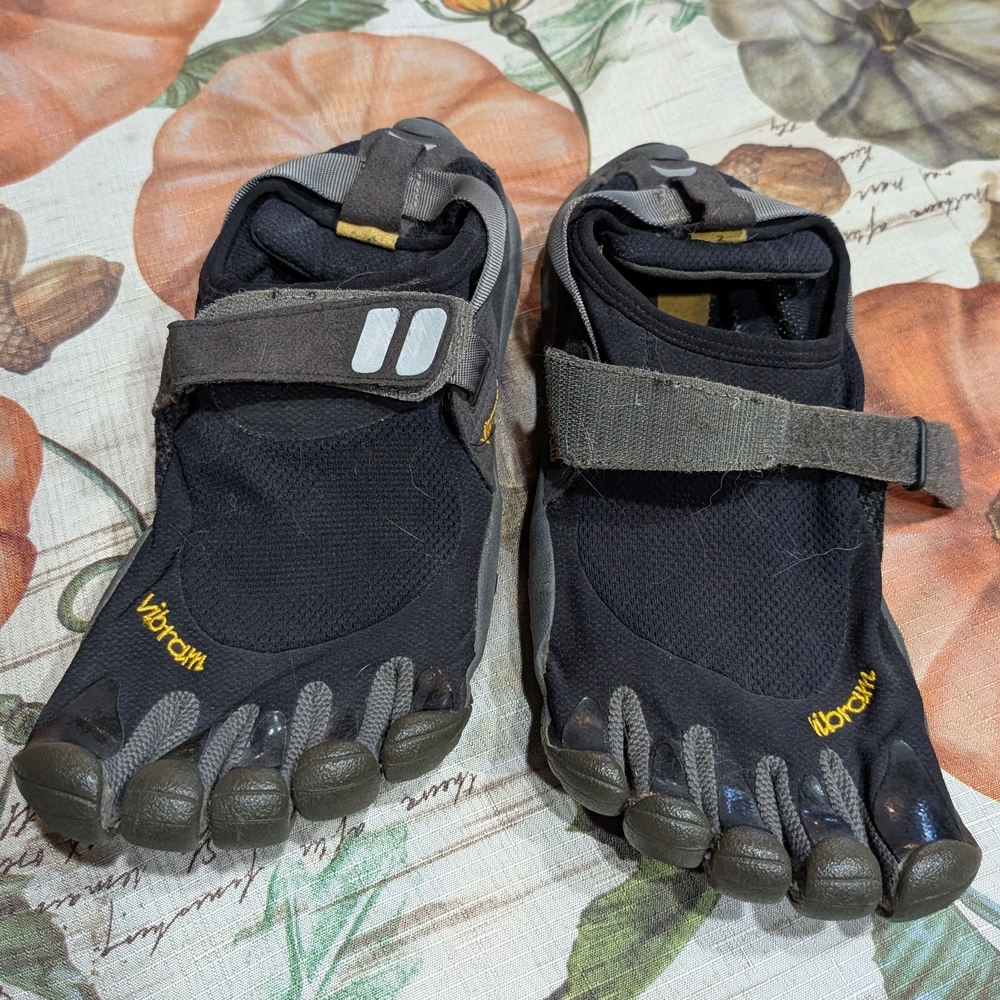 Black and Gray Vibram FiveFingers Shoes Size 42